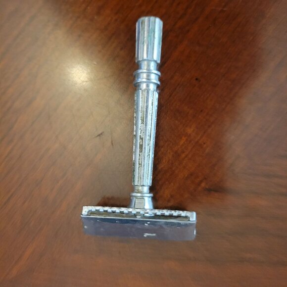 Vintage Gillette Safety Razor Adjustable Double Edge - Picture 1 of 4